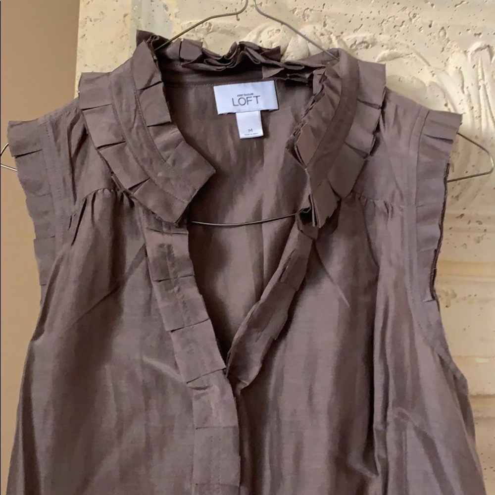 Ann Taylor Loft Women’s Top.  Like New - Picture 2 of 8